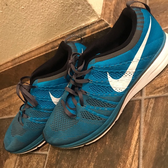 Nike Flyknit Trainers - Picture 1 of 2